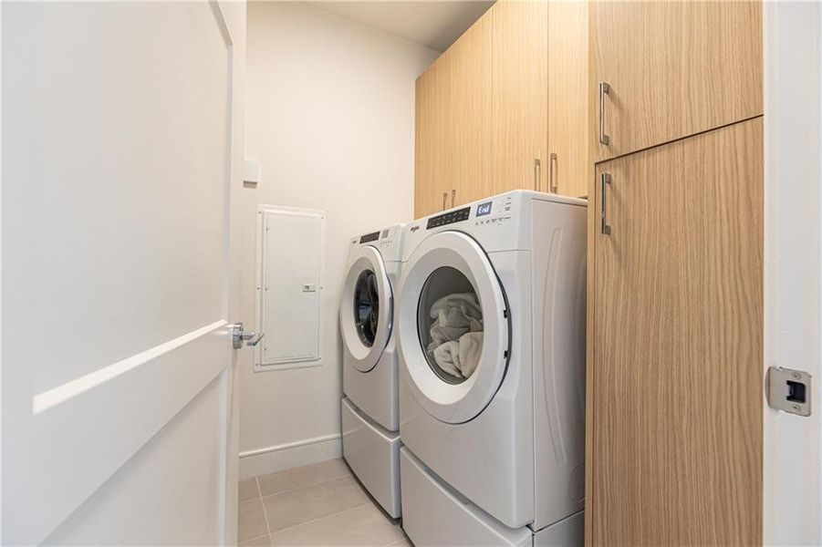 Furnished interior view inside a new home in , Atlanta (Image 9).