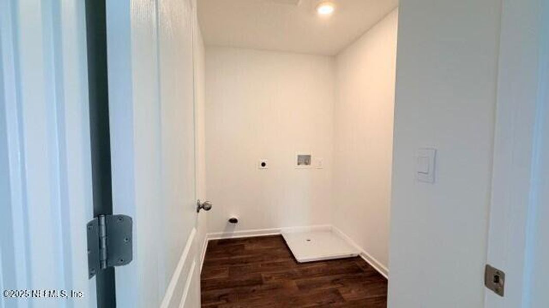 Spacious, unfurnished interior of a new home in Rookery, Green Cove Springs (Image 22).