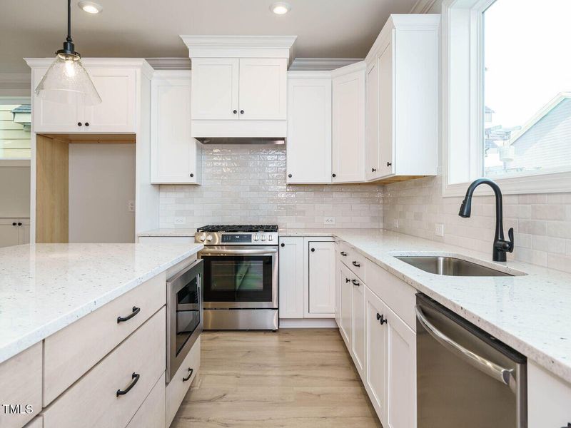 015-1280x960-kitchen