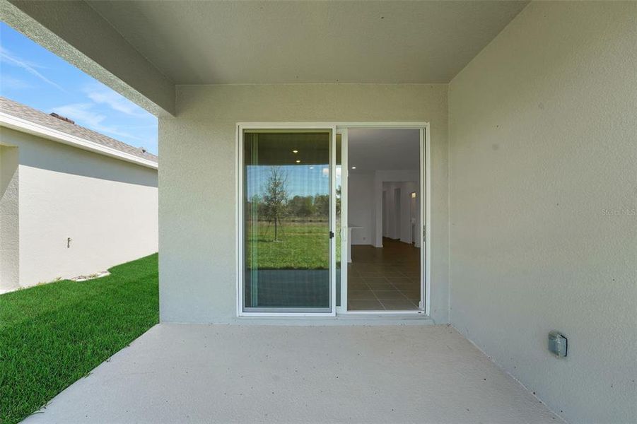 Exterior details and patio area of a home in Willowbrook North, Winter Haven (Image 4).