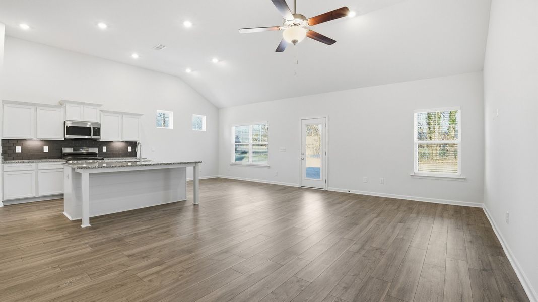 Spacious, unfurnished interior of a new home in Sagewood, Tullahoma (Image 24).