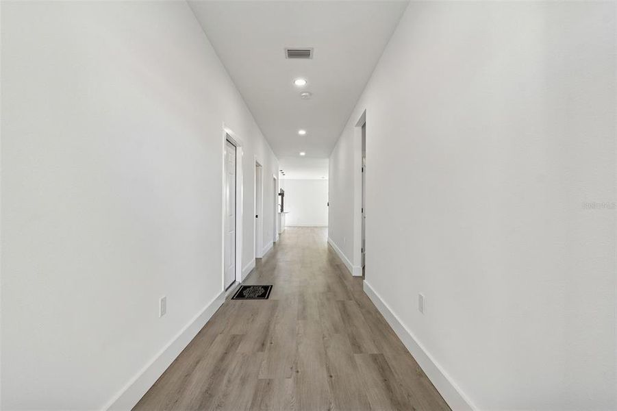 Spacious, unfurnished interior of a new home in , Pinellas Park (Image 18).