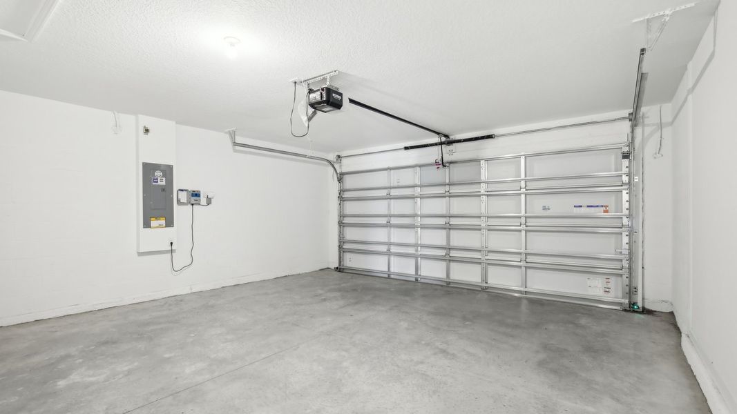 Spacious, unfurnished interior of a new home in Brookside, Ruskin (Image 21).