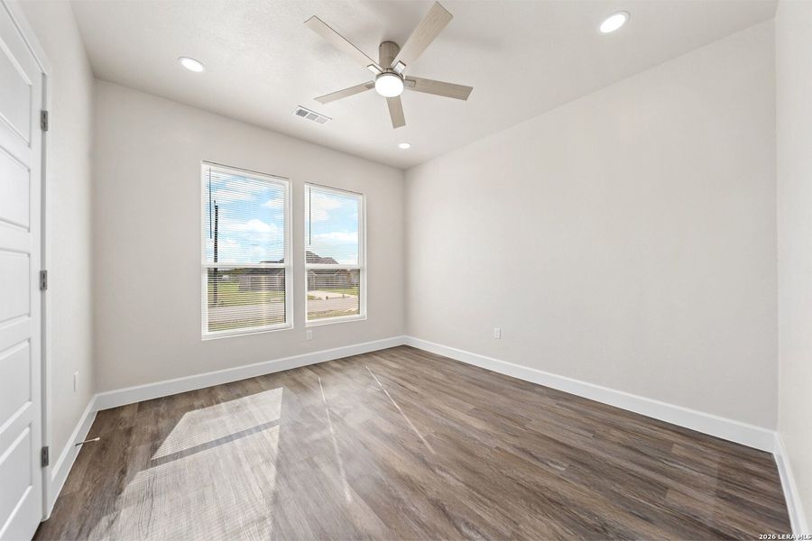 Spacious, unfurnished interior of a new home in , Atascosa (Image 30).