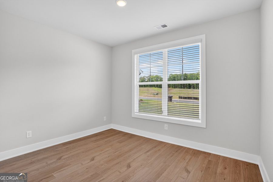 Spacious, unfurnished interior of a new home in The Fairways at Mirror Lake, Villa Rica (Image 14).