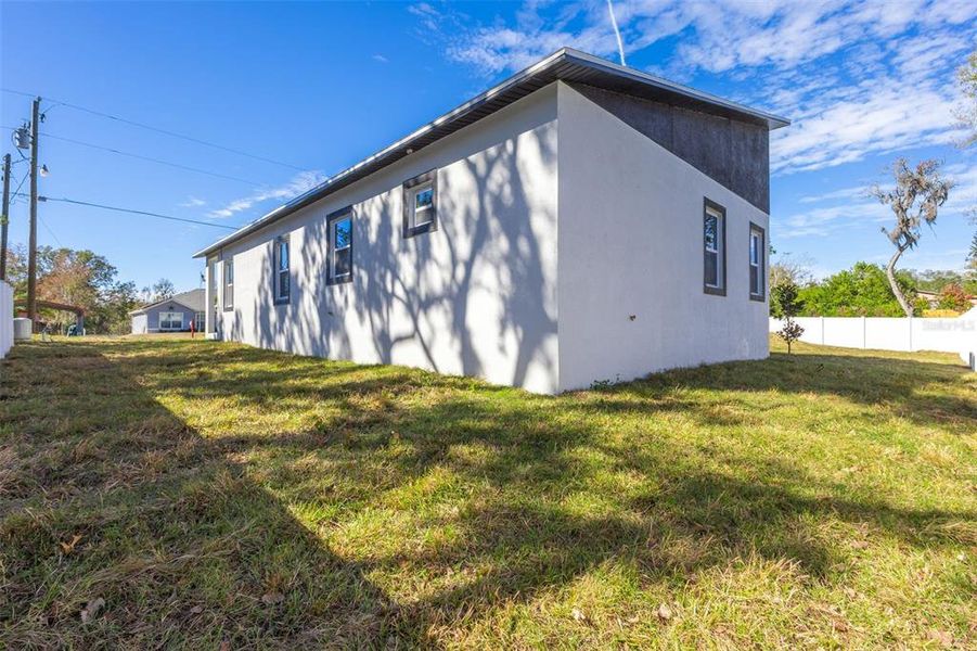 Exterior details and patio area of a home in , New Port Richey (Image 30).