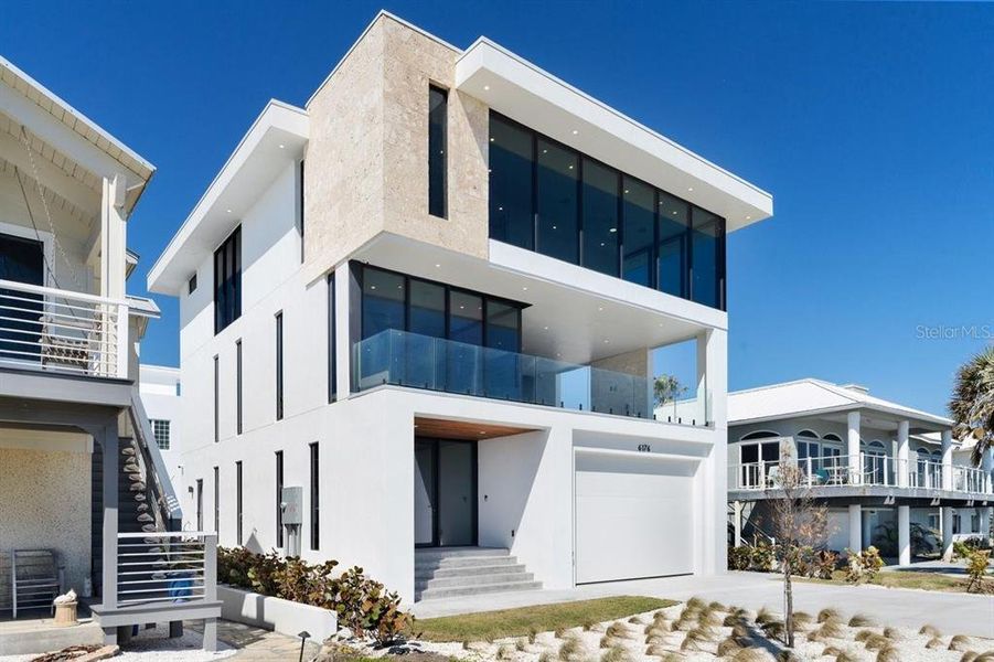 Condo located in New Smyrna Beach, FL showcasing its design and architecture (Image 5).
