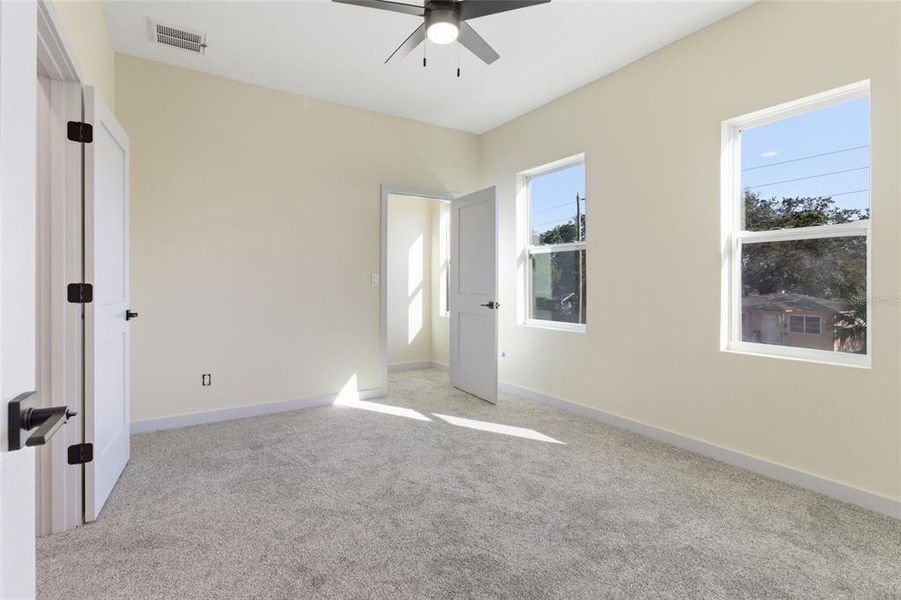 Spacious, unfurnished interior of a new home in , St. Petersburg (Image 34).