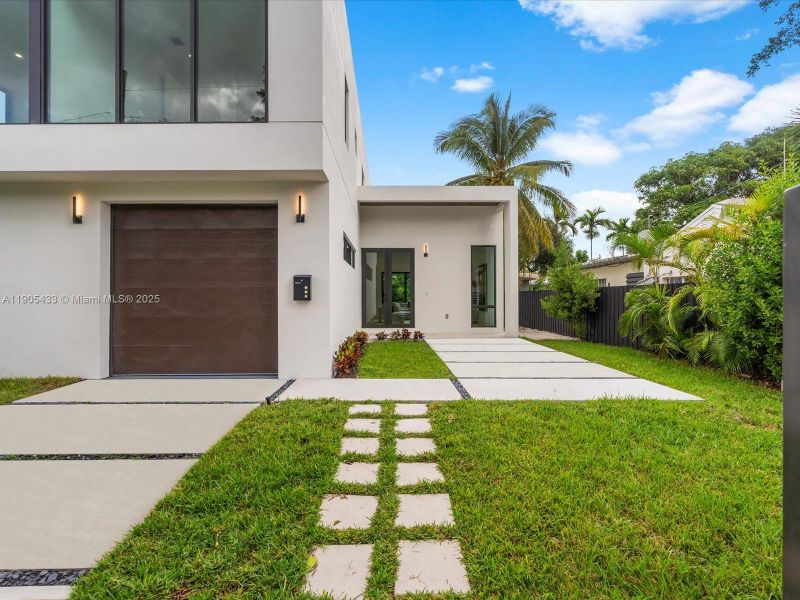 Exterior details and patio area of a home in , Miami (Image 23).