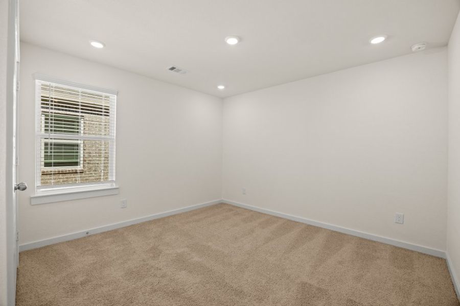 Spacious, unfurnished interior of a new home in Ashland, Houston (Image 23).