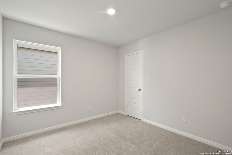 Spacious, unfurnished interior of a new home in Timber Creek, San Antonio (Image 12).