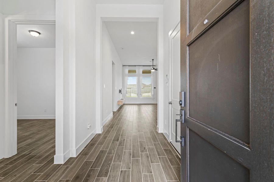 Spacious, unfurnished interior of a new home in Meridiana, Iowa Colony (Image 9).