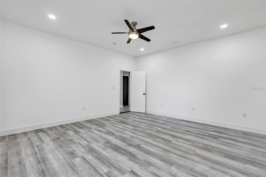 Spacious, unfurnished interior of a new home in , New Smyrna Beach (Image 24).