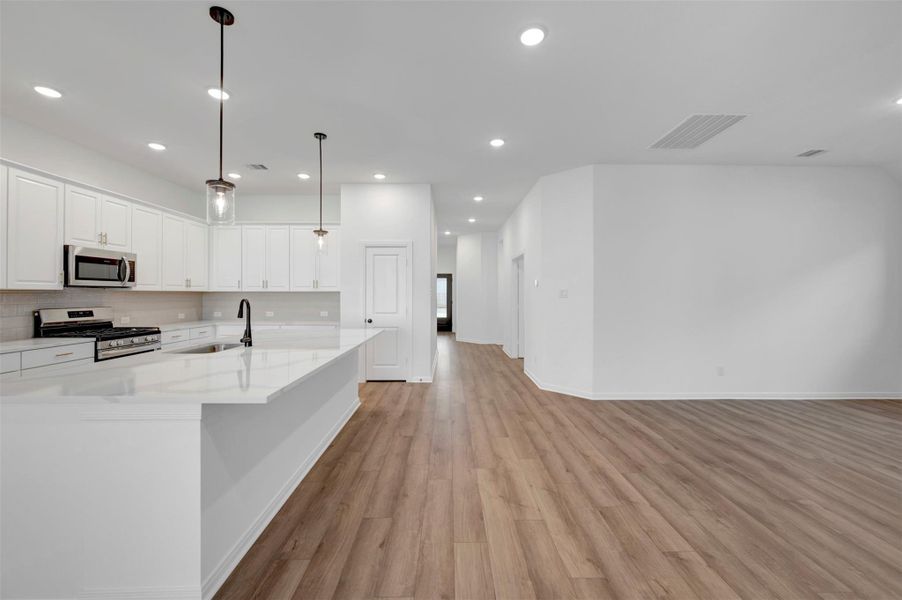 Furnished interior view inside a new home in Escondido 45’ Homesites, Magnolia (Image 10).