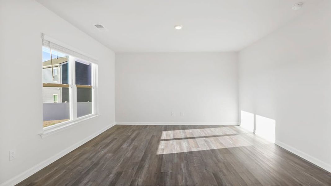 Spacious, unfurnished interior of a new home in Cedar Gap, Fountain Inn (Image 18).