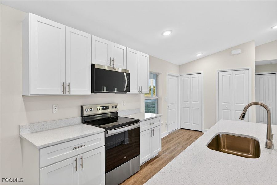 Furnished interior view inside a new home in Cape Coral, Cape Coral (Image 6).