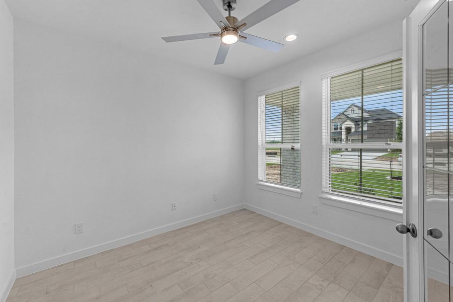 Spacious, unfurnished interior of a new home in Grand Mason Crossing, Katy (Image 16).