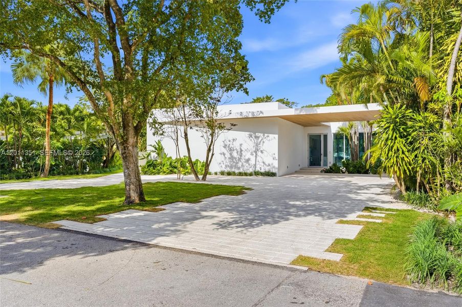 Exterior details and patio area of a home in , Miami Springs (Image 7).