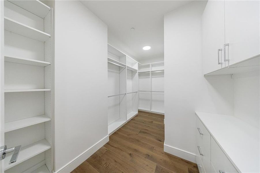 Spacious, unfurnished interior of a new home in The Dillon Buckhead, Atlanta (Image 22).