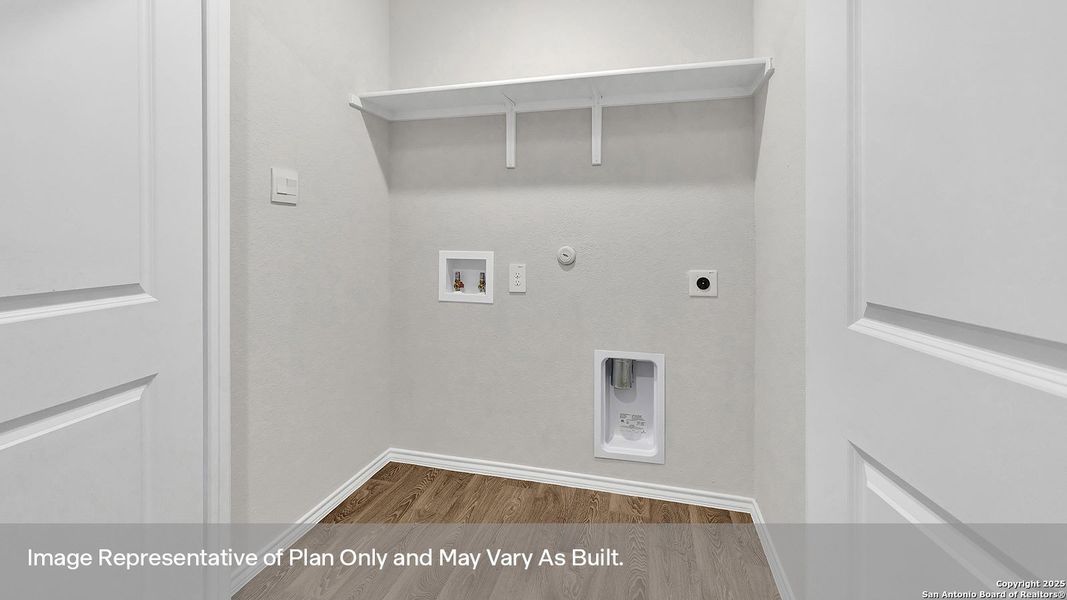 Spacious, unfurnished interior of a new home in Spring Valley, New Braunfels (Image 12).