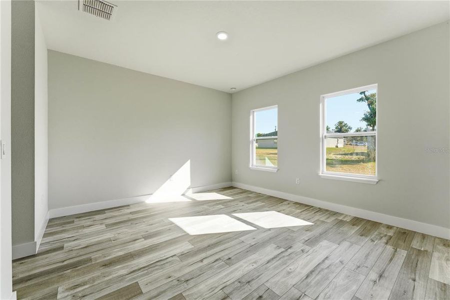 Spacious, unfurnished interior of a new home in , Ocala (Image 34).
