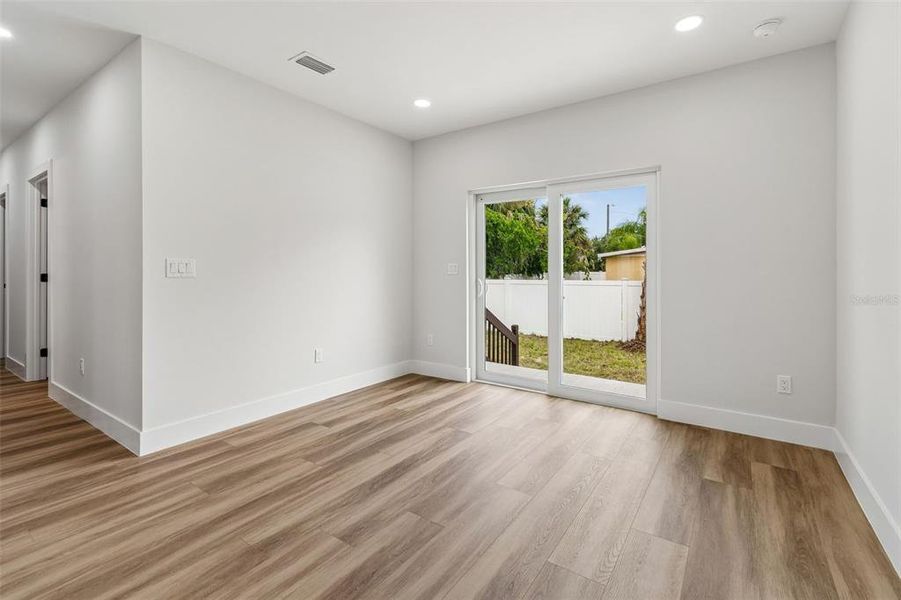 Spacious, unfurnished interior of a new home in , Tampa (Image 18).