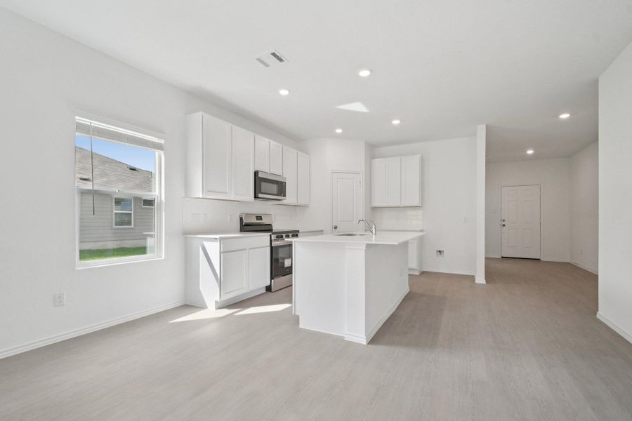 Furnished interior view inside a new home in Clayton Ranch, Copperas Cove (Image 9).