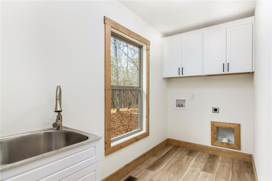 Furnished interior view inside a new home in , Ellijay (Image 9).
