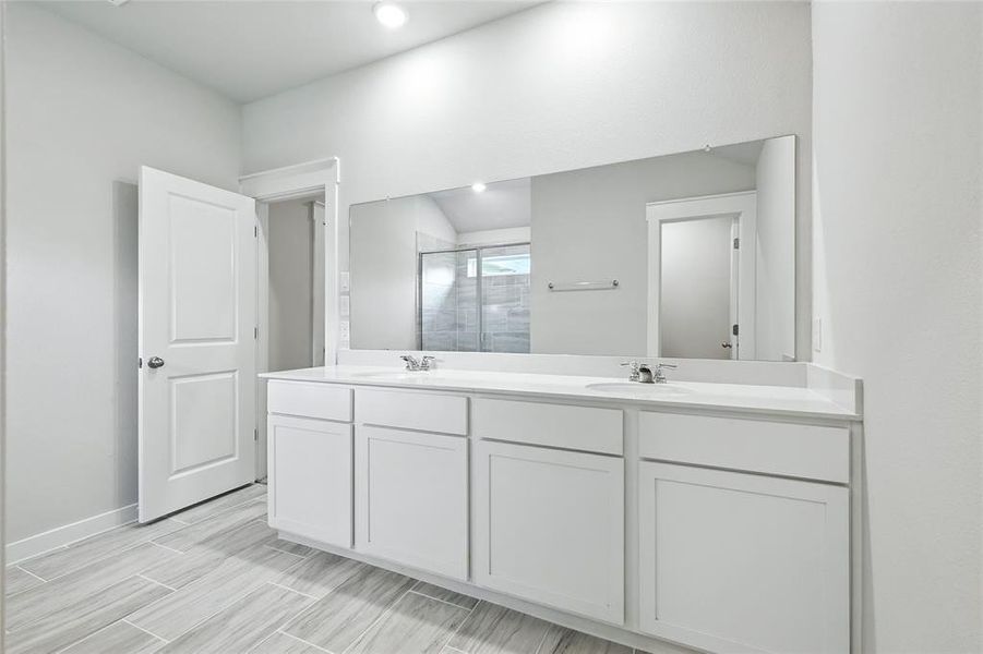 Furnished interior view inside a new home in Simpson Crossing, McKinney (Image 10).