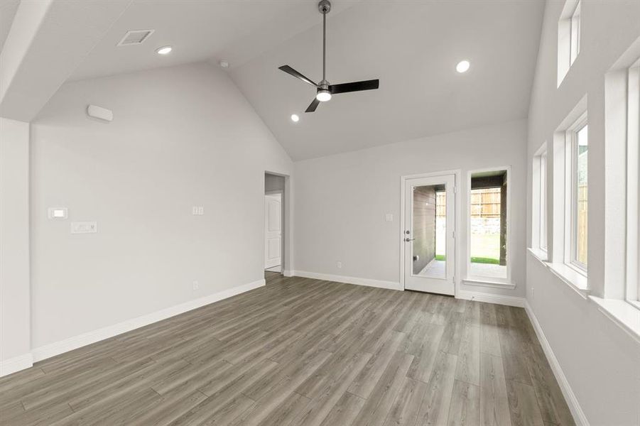 1640 Meadow Crest - Family (2)