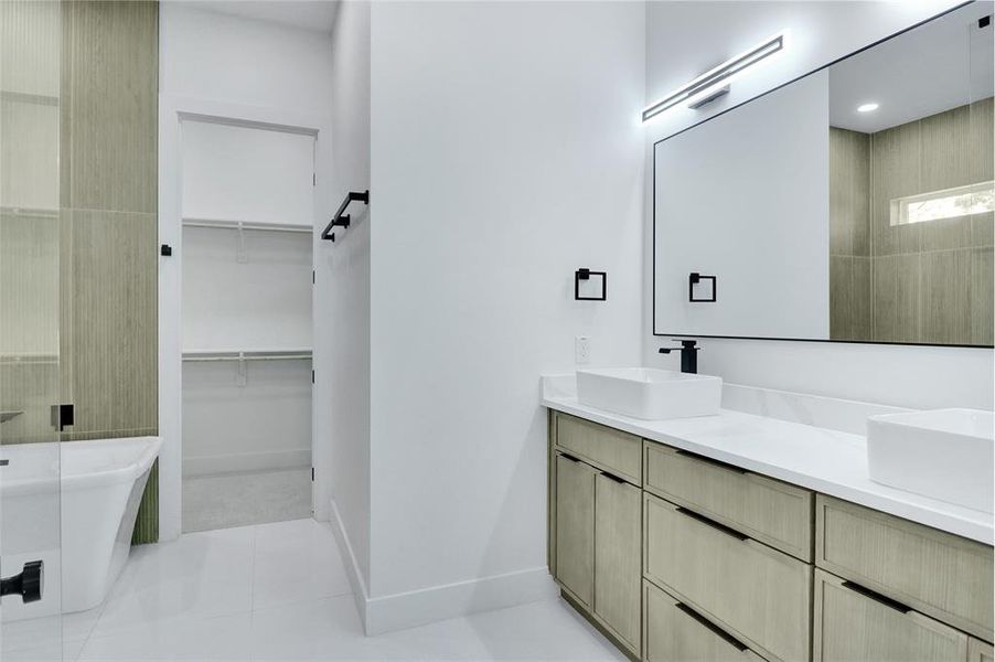 Furnished interior view inside a new home in , Fort Worth (Image 9).