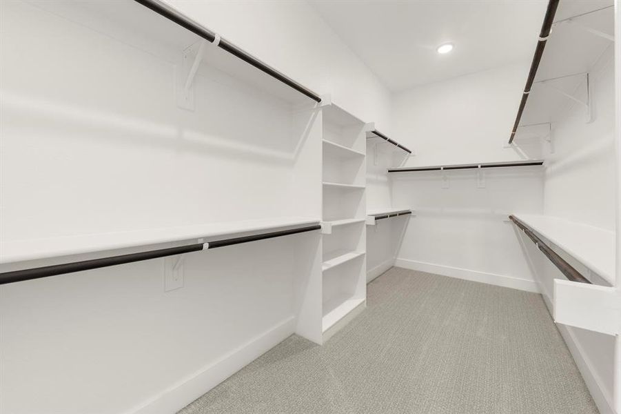 21. 5524 Aiken - Closet 21. 5524 Aiken - Closet