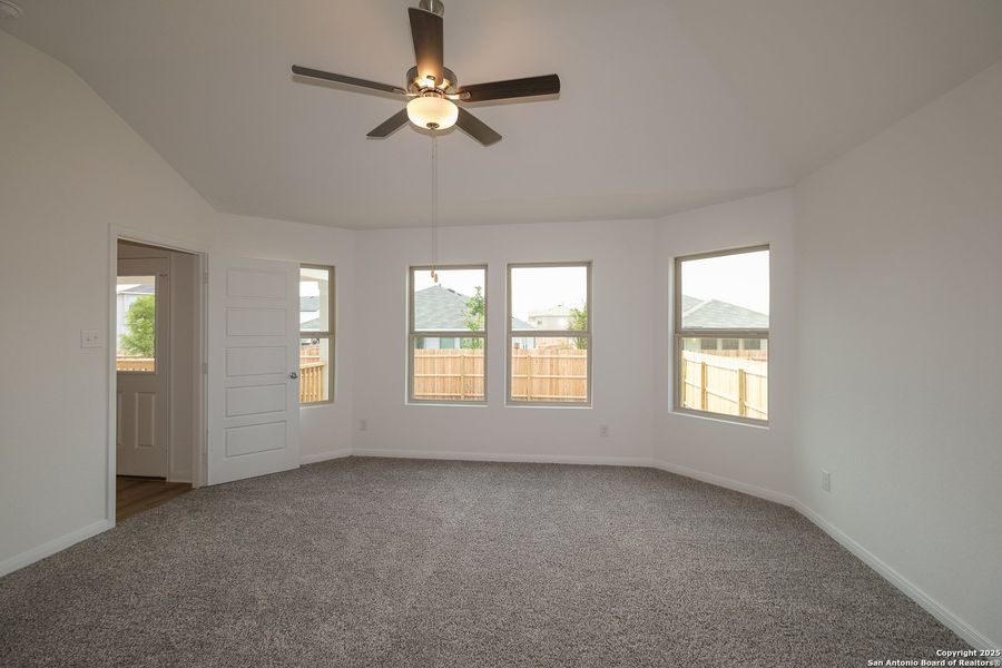 Spacious, unfurnished interior of a new home in Blue Ridge Ranch, San Antonio (Image 22).