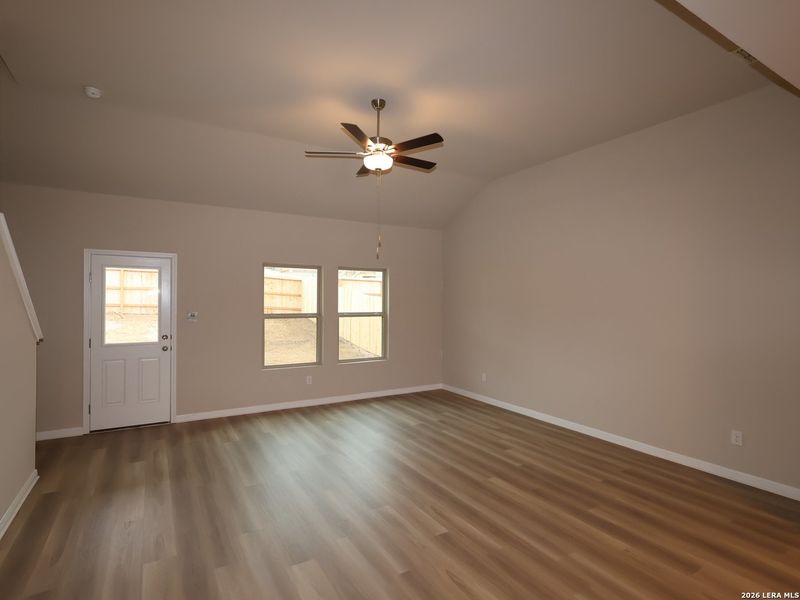 Spacious, unfurnished interior of a new home in Mesquite Ridge, San Antonio (Image 29).