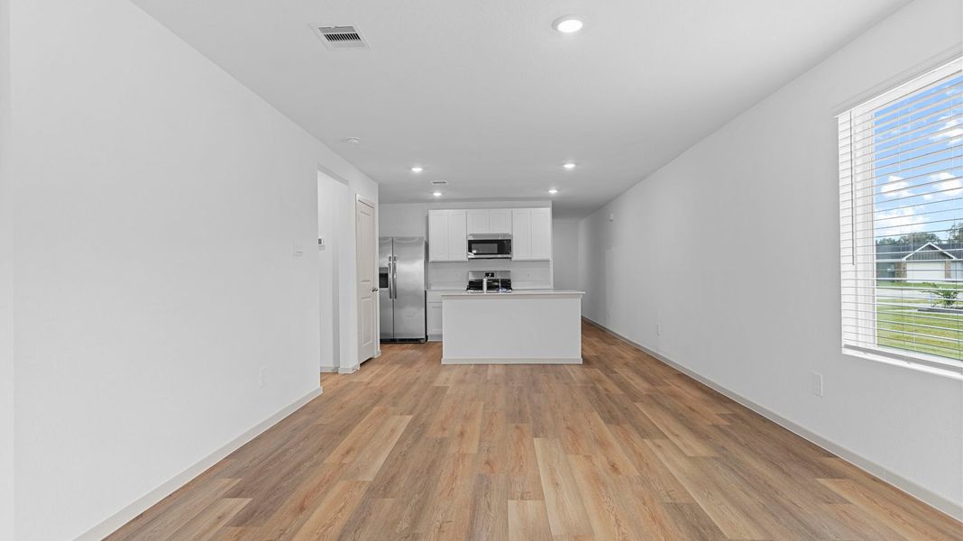 Spacious, unfurnished interior of a new home in Watermark, Alvin (Image 11). Spacious, unfurnished interior of a new home in Watermark, Alvin (Image 11).