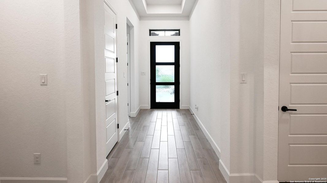 Spacious, unfurnished interior of a new home in Veramendi 60', New Braunfels (Image 29).