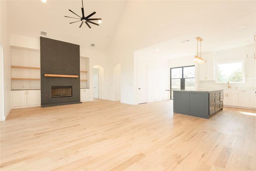 Spacious, unfurnished interior of a new home in , Celeste (Image 31).