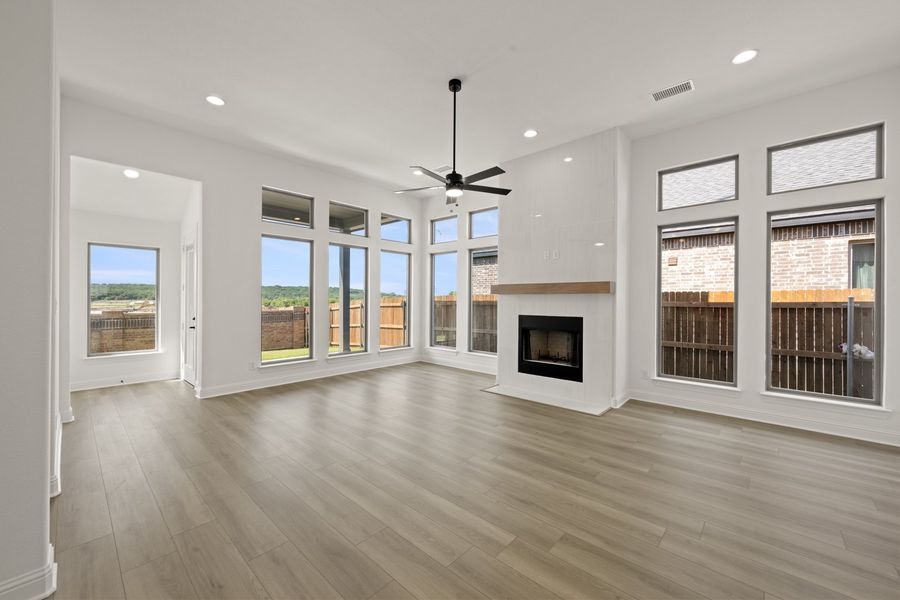 Spacious, unfurnished interior of a new home in Panchasarp Farms, Burleson (Image 25).