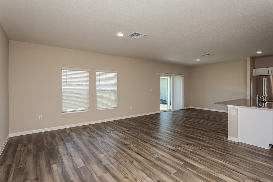 Spacious, unfurnished interior of a new home in Scenic Terrace, Haines City (Image 5).