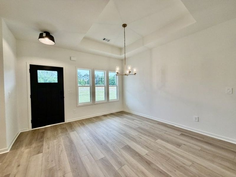 Spacious, unfurnished interior of a new home in Oakview, Pine Mountain (Image 9).