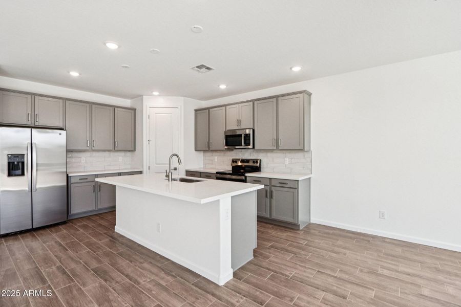 10-web-or-mls-W Camden Ave-S0711-010