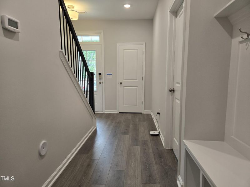 Foyer/Closet