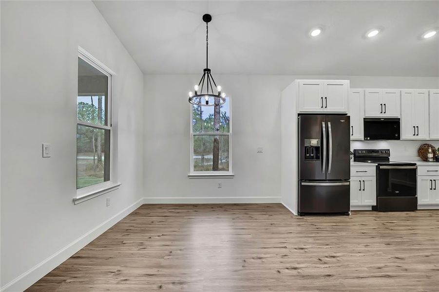 Spacious, unfurnished interior of a new home in , Weeki Wachee (Image 56).