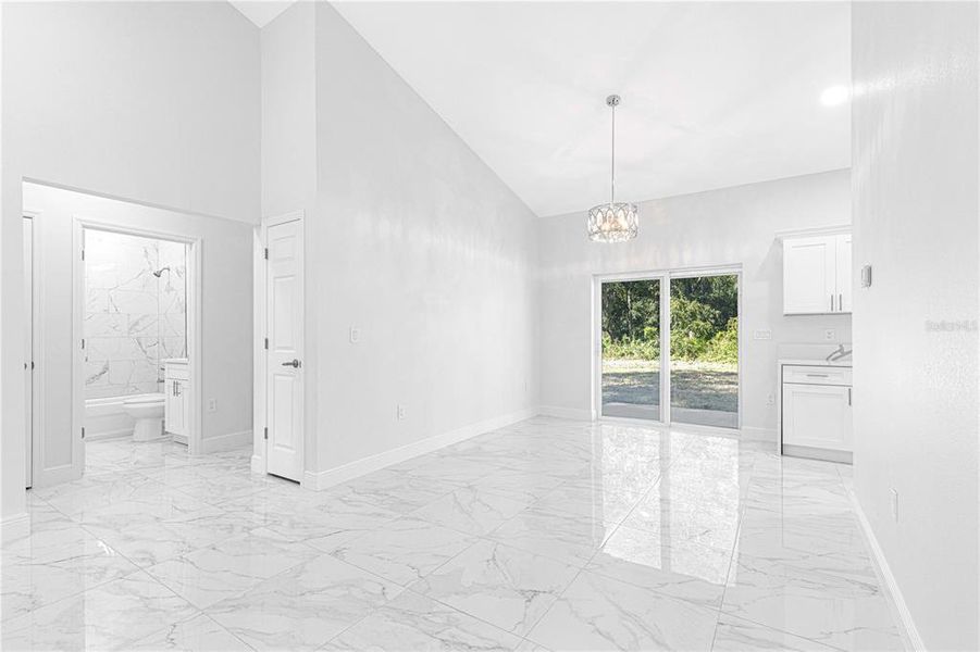 Spacious, unfurnished interior of a new home in , Summerfield (Image 26).