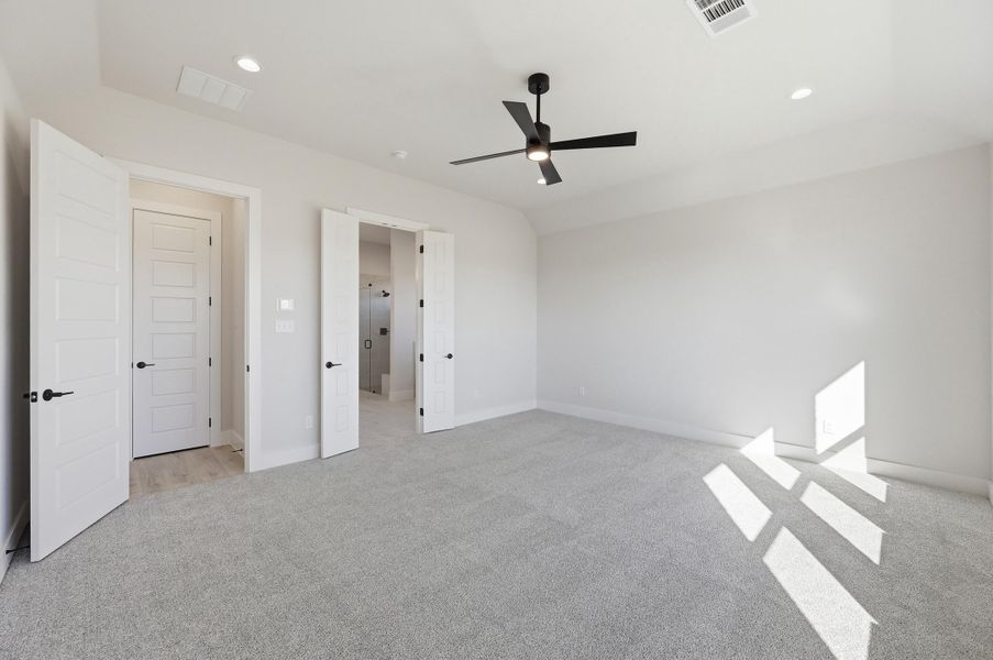 Spacious, unfurnished interior of a new home in Coyote Crossing, Godley (Image 29). Spacious, unfurnished interior of a new home in Coyote Crossing, Godley (Image 29).