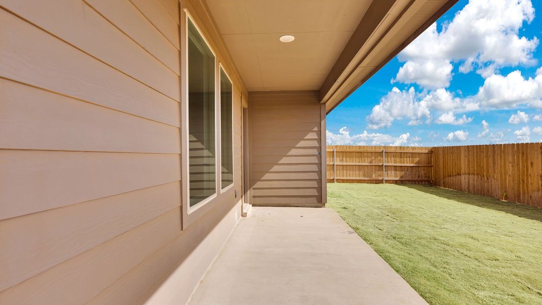 Exterior details and patio area of a home in Terra Vista, Lubbock (Image 3).