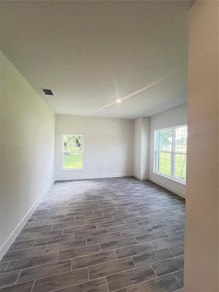 Spacious, unfurnished interior of a new home in Hill Country Estates, Dade City (Image 33).