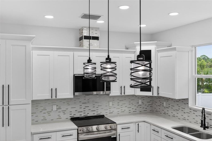 Furnished interior view inside a new home in , Spring Hill (Image 9).
