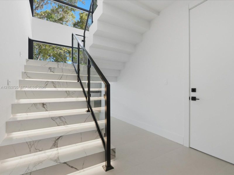 Spacious, unfurnished interior of a new home in , Miami (Image 43).