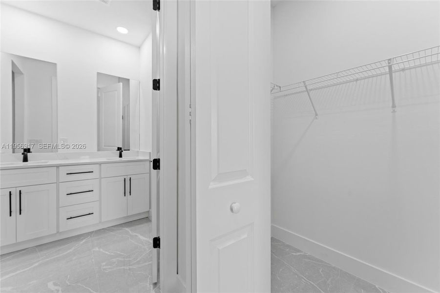 Spacious, unfurnished interior of a new home in , Lehigh Acres (Image 14).